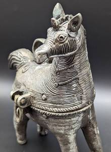 lot 128 image: Metal Horse Trinket Box