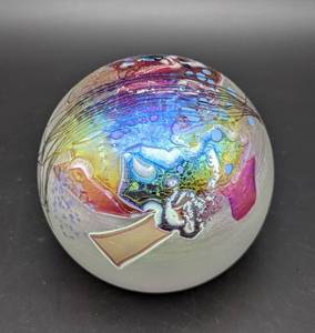 lot 129 image: Gorgeous Signed Art Glass Paperweight