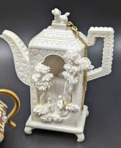 lot 146 image: Assorted Decorative Teapots