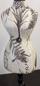 lot 149 image: Pair of Decorative Dress Forms