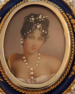lot 221 image: Lovely Vintage 18k Pearl and Enamel Italian BroochPendant