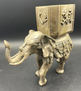 lot 273 image: Vintage Bold Brass Elephant