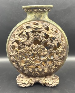 lot 283 image: Remarkable Resin Vase