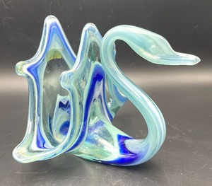 lot 293 image: Vintage Ozark Originals Art Glass Swan