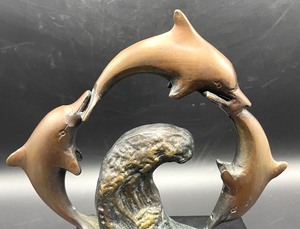 lot 289 image: Dazzling Bronze Dolphin with Wave Sculpture