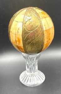 lot 310 image: 5 Decorative Spheres with 3 Glass Stands