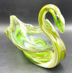 lot 306 image: Swirled Art Glass Swan Figurine