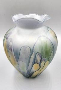 lot 335 image: Lovely Vase and Perfume Bottle Collection