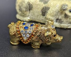 lot 367 image: Sparkly Pig Bejeweled Trinket Box and Miniature Figurines