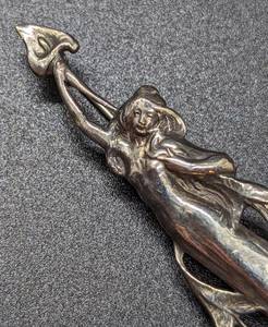 lot 365 image: Art Nouveau Lily Lady Brooch