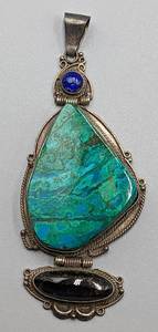 lot 227 image: Turquoise Stone Pendant