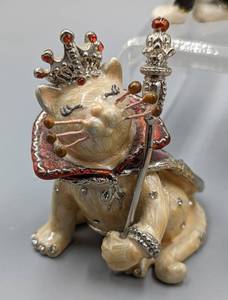lot 235 image: Adorable Kitty Cat Bejeweled Trinket Boxes