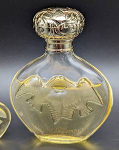 lot 241 image: Pair of Nina Ricci Lair Du Temps Perfume