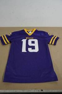 lot 31 image: Adam Thielen Minnesota Vikings Jersey - Boys L (1012)