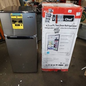 lot 33 image: Magic Chef 4.5 Cu Ft Two Door Refrigerator