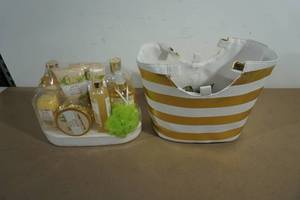 lot 78 image: NEW Elmtree and York Spiced Vanilla Gift Set