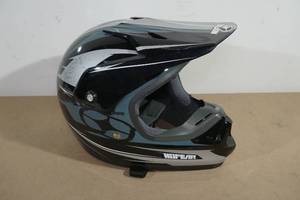 lot 137 image: No Fear Motocross Helmet - Kids Large