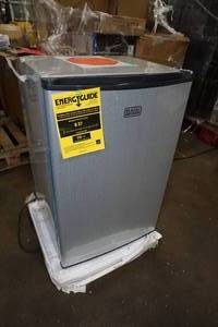 lot 30 image: Black and Decker 4.3 Cu Ft Mini Refrigerator - Damaged in Shipping