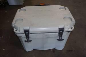 lot 171 image: Ozark Trail Heavy Duty Camping Cooler