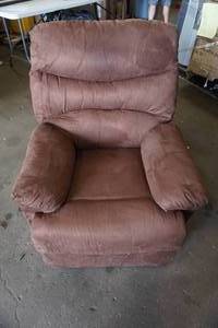 lot 189 image: Pleasant Valley Recliner Chair