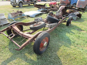 lot 5 image: 30s Ford Frame & Flathead Motor