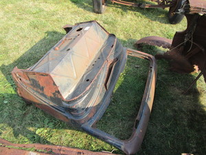 lot 9 image: 33-34 Ford Body Pcs