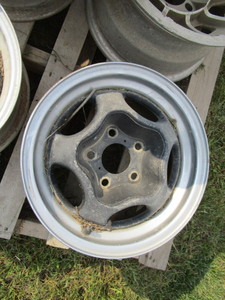 lot 15 image: (2) 14 Spider Wheels & (3) 15 Alum Wheels