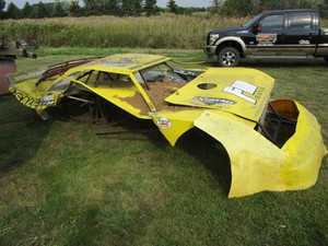 lot 19 image: Early 2000s Warrior Swing Arm Late Model