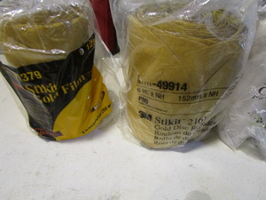 lot 78 image: Rolls of 3M Sandpaper & Sanding Discs (Various Grits)