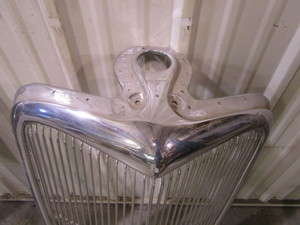 lot 206 image: 33-34 Ford Grill