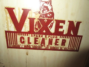 lot 225 image: Vintage Spark Plug Cleaner