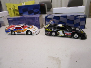 lot 249 image: 124th Diecast Tony Stewart & Jimmy Mars Late Models