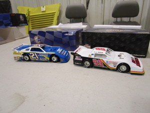 lot 255 image: 124th Diecast Billy Moyer & Donnie Moran Late Models