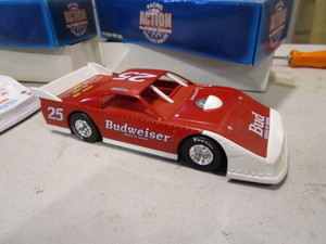 lot 260 image: 124th Diecast Kevin Weaver & Ken Schrader Late Models
