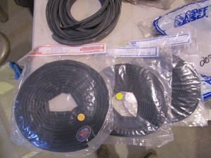 lot 271 image: Various Rubber Seals & Gasketing (see pics)