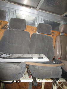 lot 322 image: (4) Bucket Seats