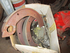 lot 327 image: Large Lot of Various Car Parts (see pics)