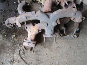 lot 329 image: SBC Exhaust Manifolds