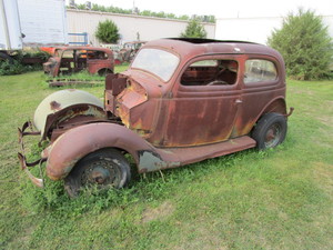 lot 2 image: 1935 Ford
