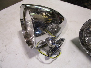 lot 332 image: 30s Ford Headlights & Window Chrome