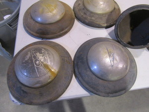lot 335 image: 30s Headlights, Tail Lights, Hub Caps