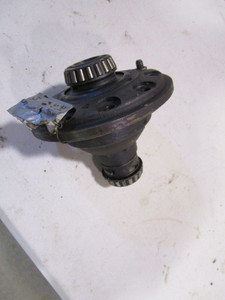 lot 337 image: 9 Ford 28 Spline Posi