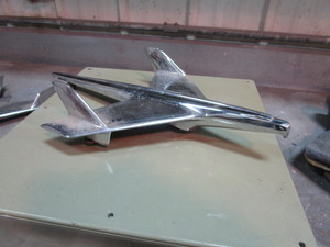 lot 360 image: 55 Chevy Hood Ornament