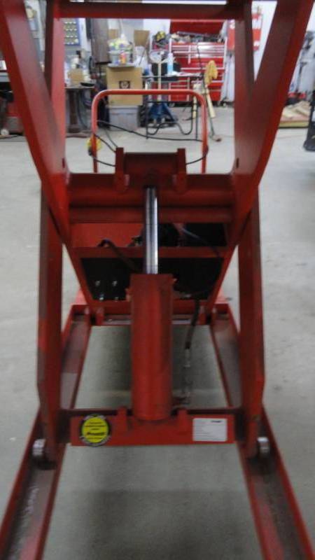 lot 90 image: Presto Portable Electric Scissor Lift