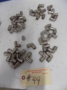 lot 49 image: 68 - Elbows - Camozzi Fittings 6550-06-00