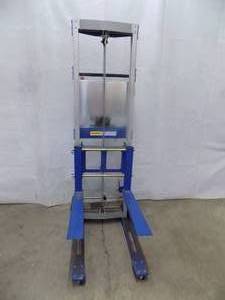 lot 3 image: Utility Lift Hand Forklift