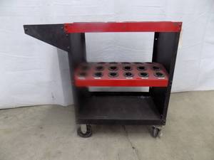 lot 4 image: Tool Cart on Casters