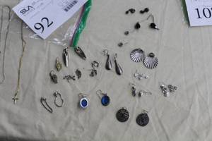 Lot of (14 pair) Womens Earrings