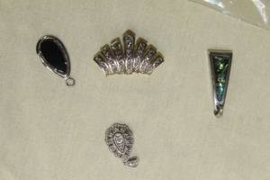 Lot of (4) Womens Pendants