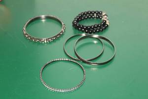 Lot of (5) Womens Bracelets